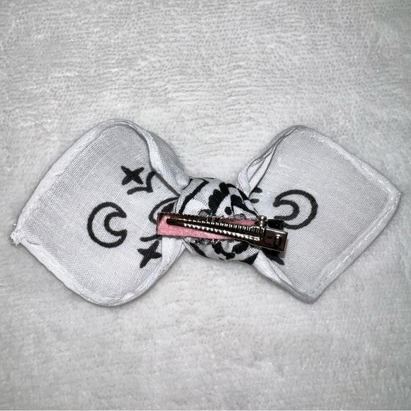 White Paisley Rockabilly Bandana Knotted Hair Bow - Picture 8 of 11